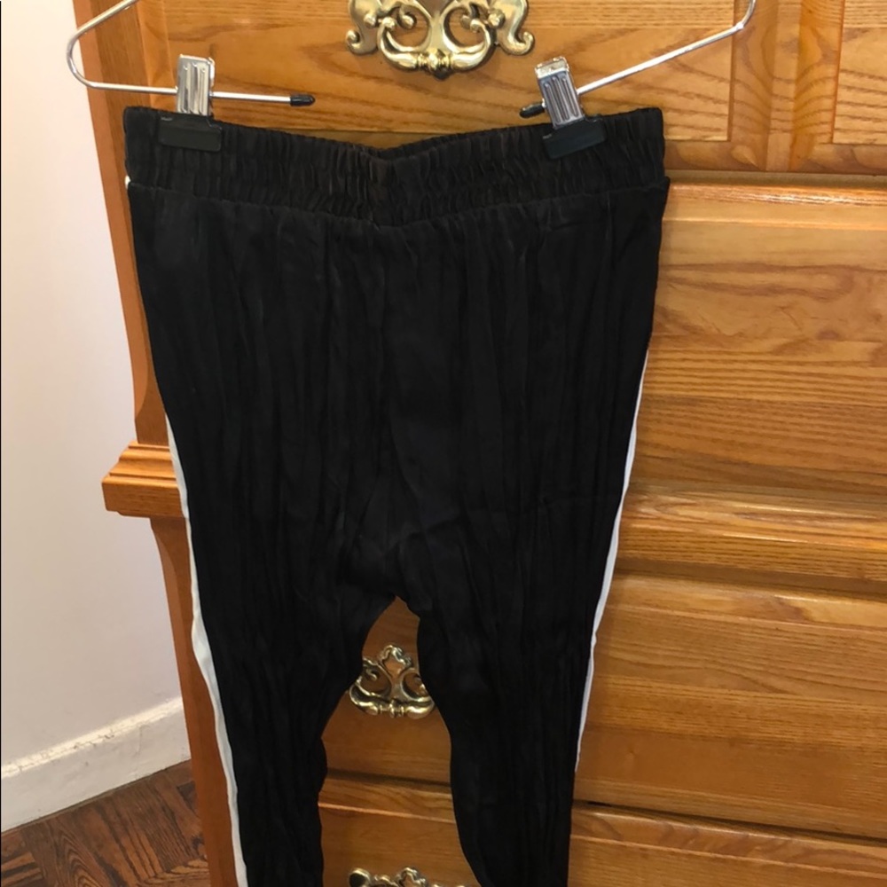 ♥️NWT Forever 21 black size small pants- offers welcomed!!!!♥️
